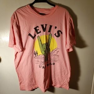Woman's Levi's size XL t-shirt